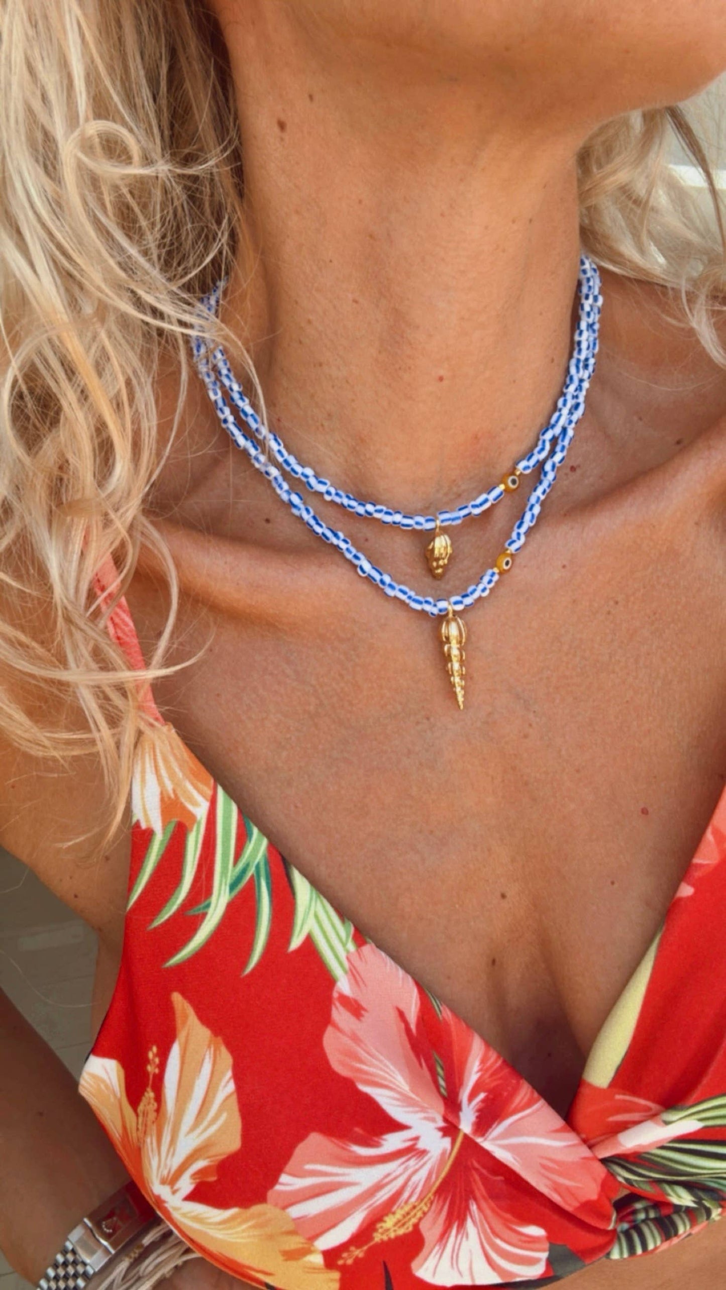 White and blue stripes beaded necklaces with gold shell: Small gold shell