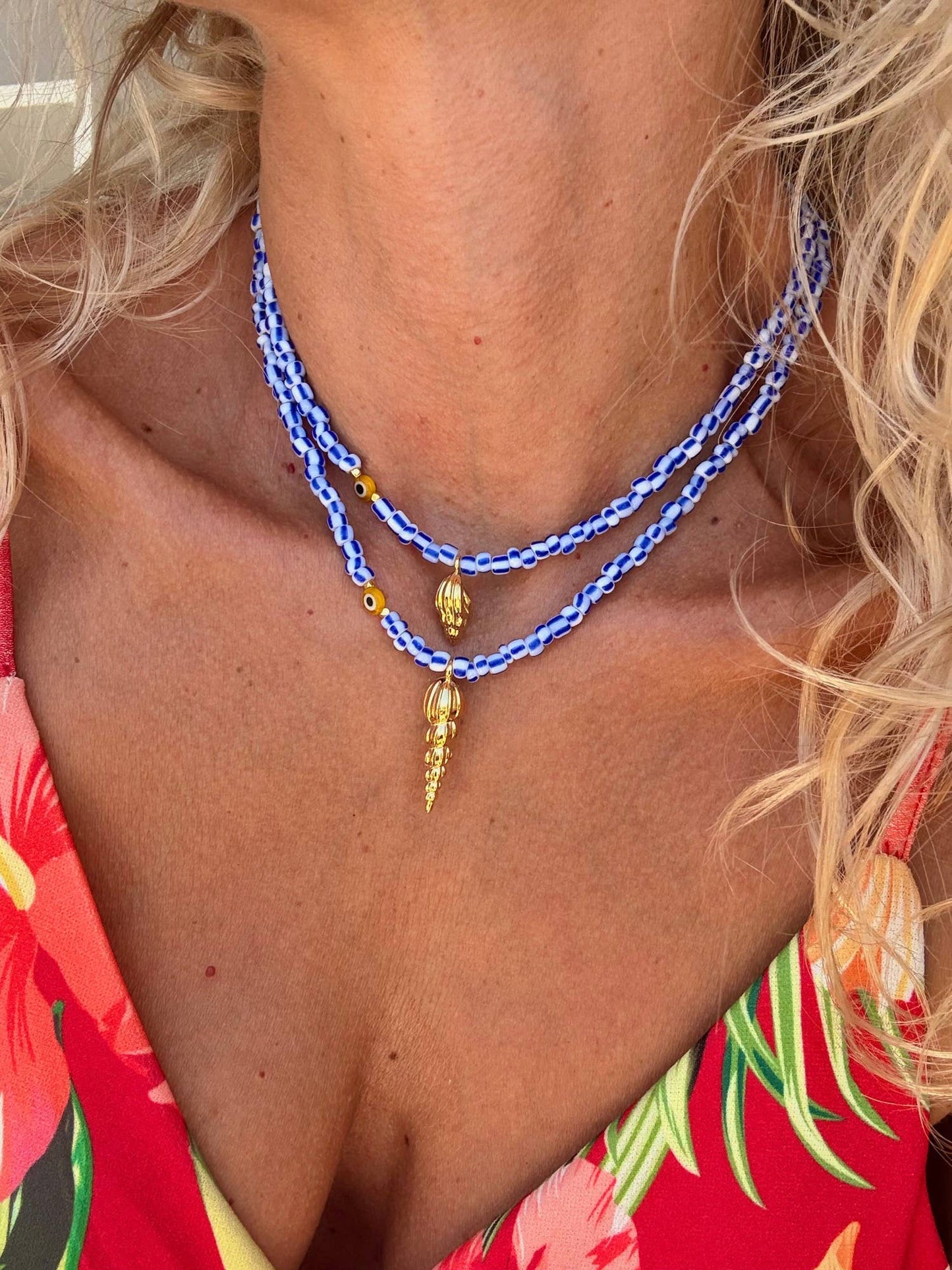 White and blue stripes beaded necklaces with gold shell: Small gold shell